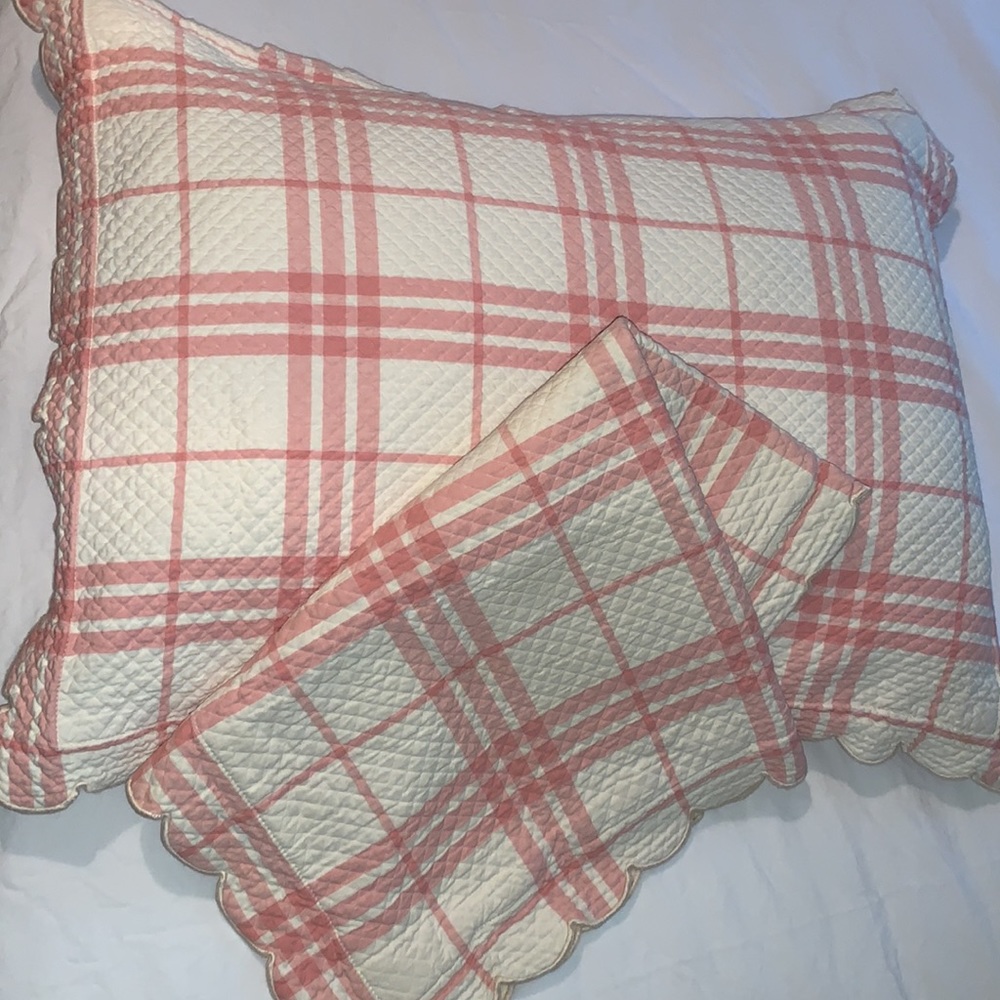 Jane Wilner Haute Couture Linens pair of lovely Pink and Cream bed Pillow Shams
